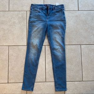 Woman Hollister Jeans Size 9R